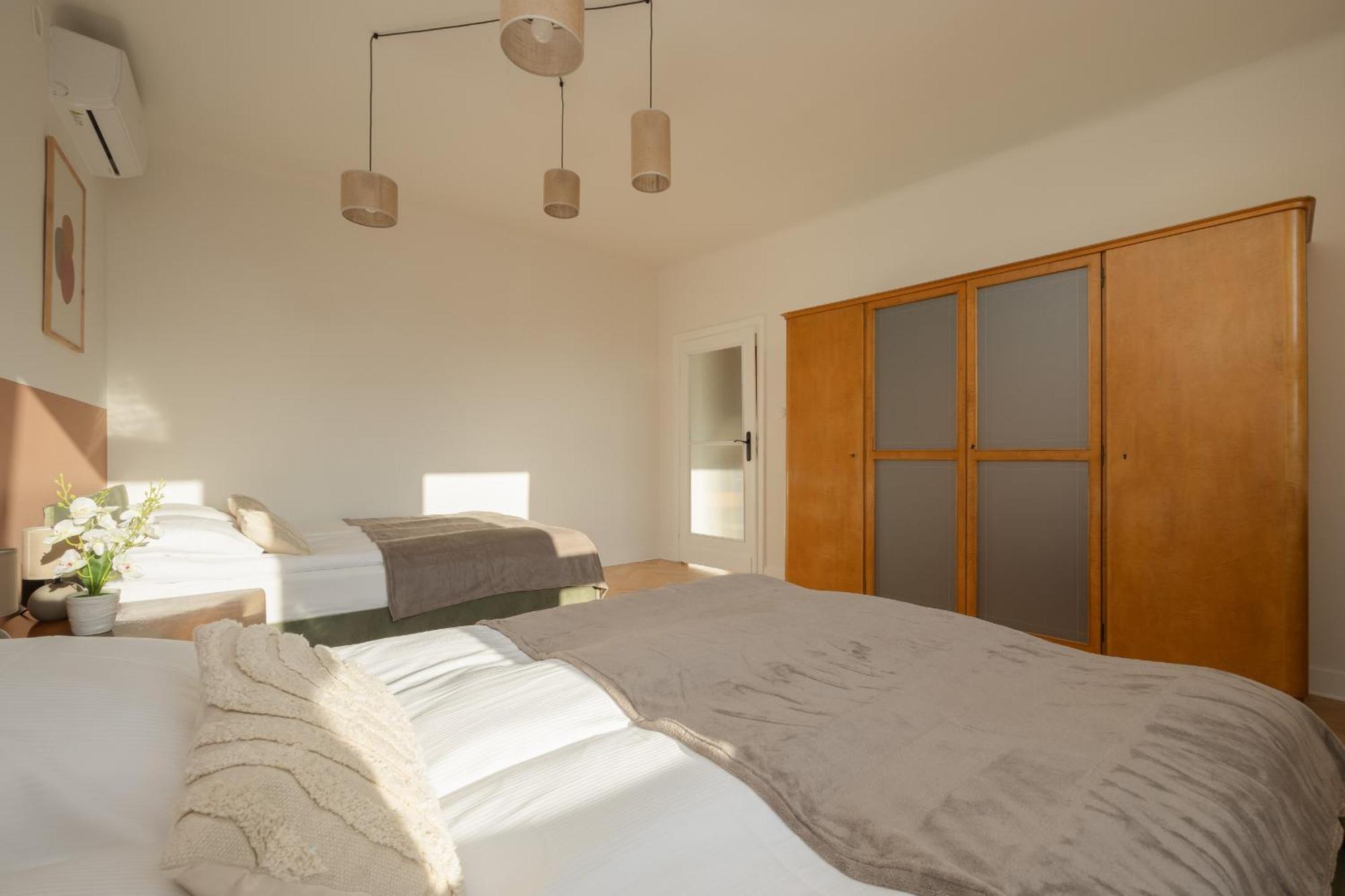 Leilighet For 6 People Near Royal Baths Park By Renters Prestige *